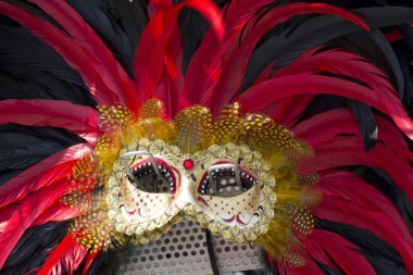 tipik Venedik karnaval maskesi