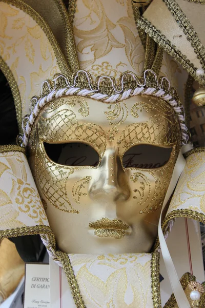 Typische Venetiaanse carnaval masker — Stockfoto