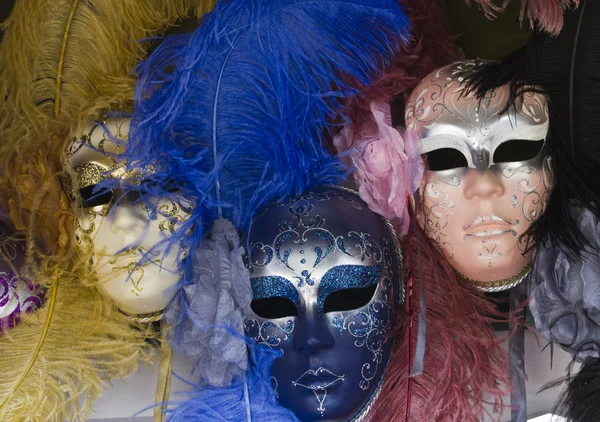 Typische Venetiaanse carnaval maskers — Stockfoto