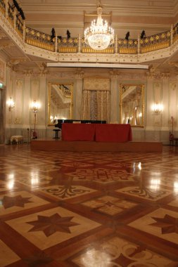 Satılık Apollinee, Venedik