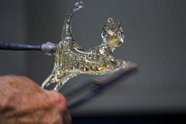 Cam Heykel üzerinde çalışıyor