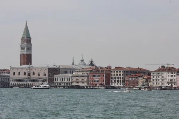 Venecia vista panorámica desde el barco — Foto de Stock