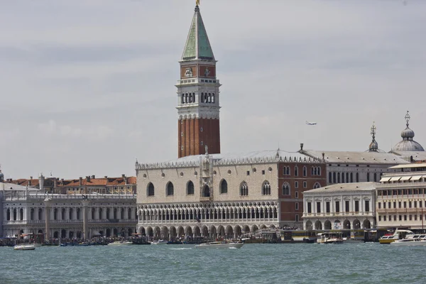 Benátky panoramatický přehled z lodi — Stock fotografie