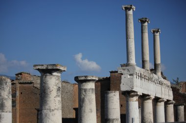 Pompei'da colonnade kalıntıları