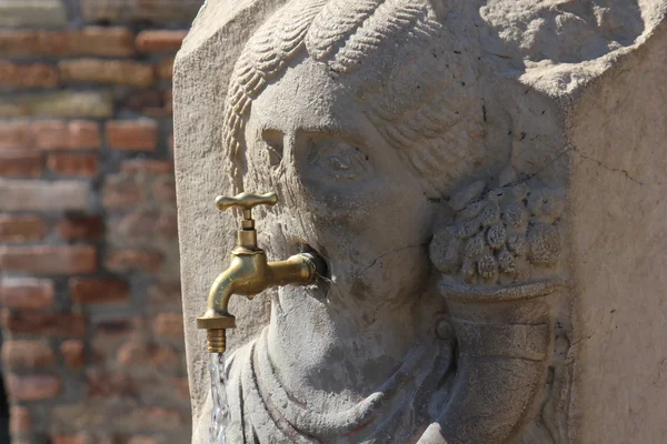 Historical face-shaped fountain — Stock Photo, Image