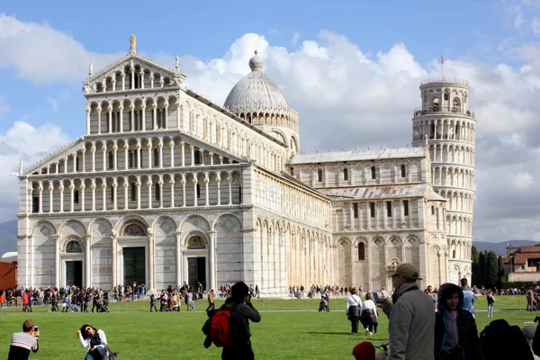 Duomo's square and the Leaning tower of Pisa — Stock Photo, Image