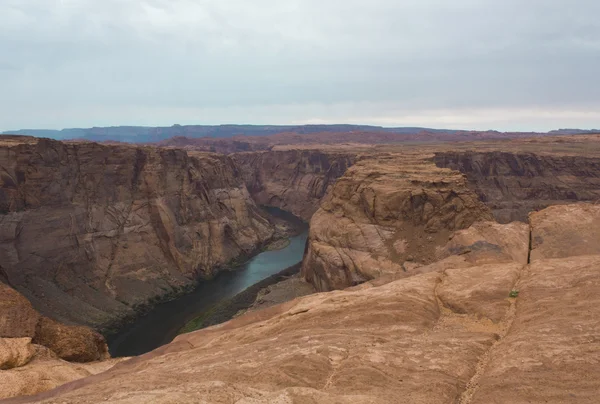 Colorado River door rotsen — Stockfoto