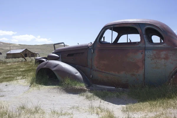 Rusty car in Bodie ghost town — Stock Photo, Image