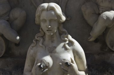 Çeşme piazza Duomo Amalfi, İtalya için üzerinde. Yakın çekim