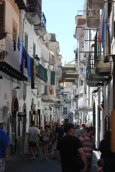 Amalfi antiguo edificio y calle — Foto de Stock