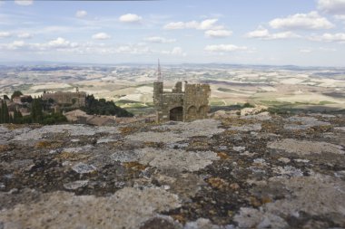 Montalcino şehir ve Tuscany kırsal şaşırtıcı görünümü