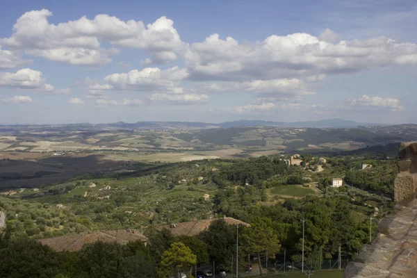 Toskanische Landschaft an einem sonnigen Tag — Stockfoto