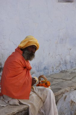 Kıdemli Hint Turuncu Türban erkekle