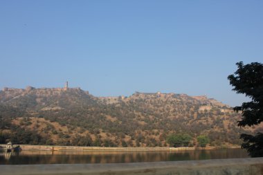 Amber Fort uzaklıktan görüntülemek