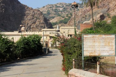 Galta tapınakta gelen