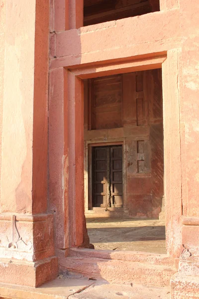 Фатехпур Сикри, архитектурная деталь Двери — стоковое фото