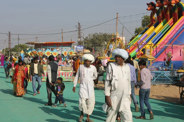 Indische mensen op Puskar beurs — Stockfoto