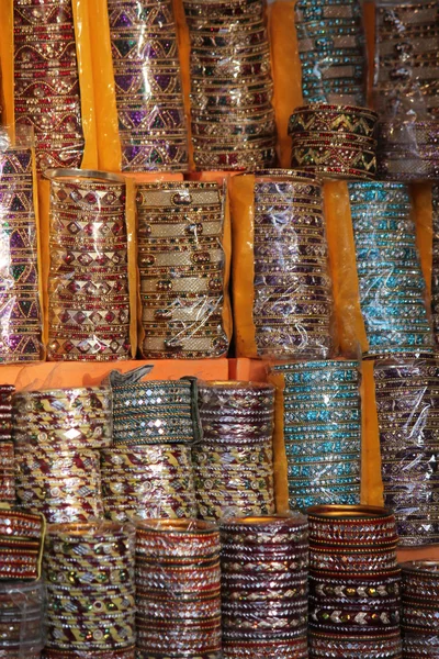Индийские браслеты ручной работы для женщин — стоковое фото