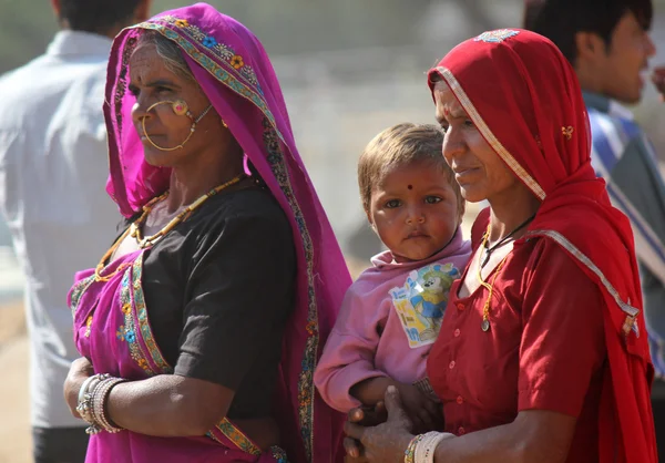 Indian family at Pushkar fair — Stock Photo, Image