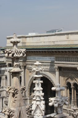 Çatıdan, Milano duomo Katedrali'ne bakan Galleria Vittorio Emanuele.