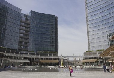 Milano'da Piazza Gae Aulenti