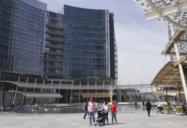 Milano'da Piazza Gae Aulenti