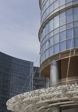 Piazza Gae mimari detay bina Aulenti