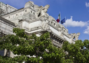 Milano Merkez İstasyonu'na ve üst cephe mimari detay