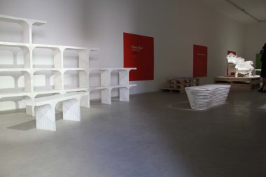 Katı duyu tasarım standında Milano Design Week