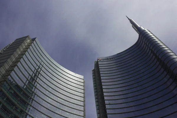 Edificio torre Unicredit en Milán — Foto de Stock