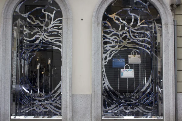 Window design by the fashion maison Versace in Milan — Stock Photo, Image