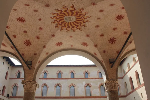 Milan Sforza hrad venkovní stropní dekorace — Stock fotografie