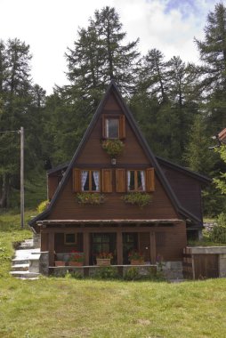 Yaz sezonu geleneksel dağ dağ evi