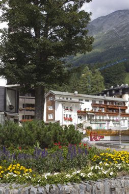 Madesimo şehir merkezine (İtalyanca alps) yaz sezonu