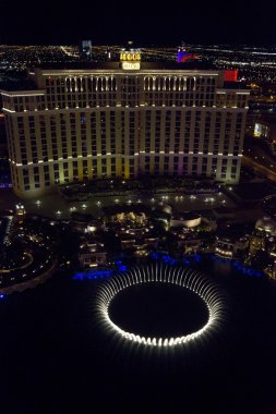 Bellagio hotel tepesinden geceleri görüntülemek
