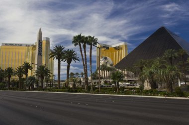 Las Vegas Strip, Mandalay Bay ve The Hotel gün görünümü