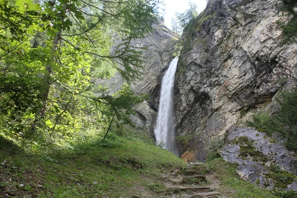 Waterfall through rocks — Stock Photo, Image