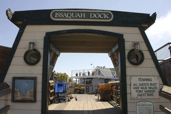 Entrance gate of Issaquah dock on Sausalito houseboats — Stock Photo, Image