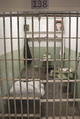 Bir Alcatraz hücresini kapat