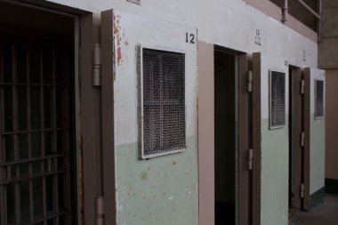 Alcatraz satırda hücreler
