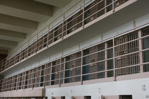 Fila de células em Alcatraz — Fotografia de Stock