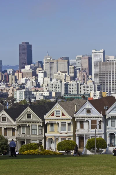 Senhoras pintadas casas vitorianas em San Francisco — Fotografia de Stock