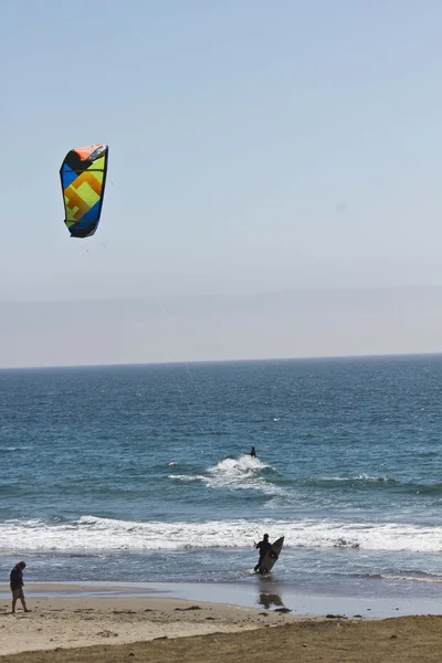 Kite Surfing in the Pacific Ocean — Stock Photo, Image