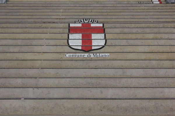 Logotipo Comune di Milano pintado en las escaleras — Foto de Stock