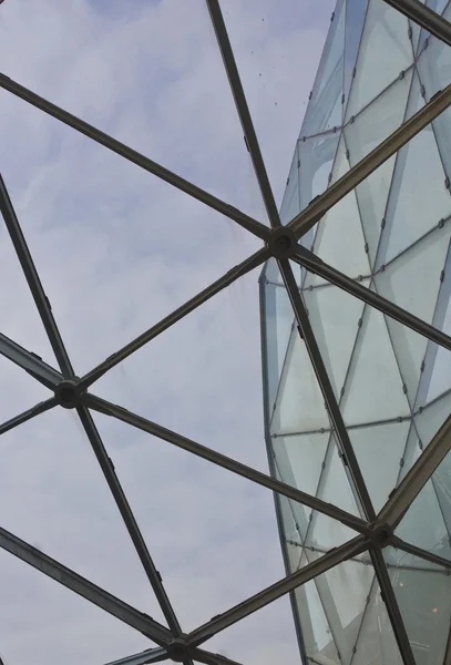 在玻璃和钢铁展览中心屋面工程 — 图库照片