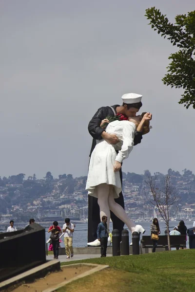 Unconditional Surrender sculpture in San Diego — Stock Photo, Image