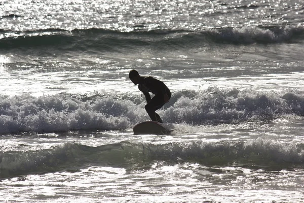 Surfař při západu slunce na San Diego beach — Stock fotografie