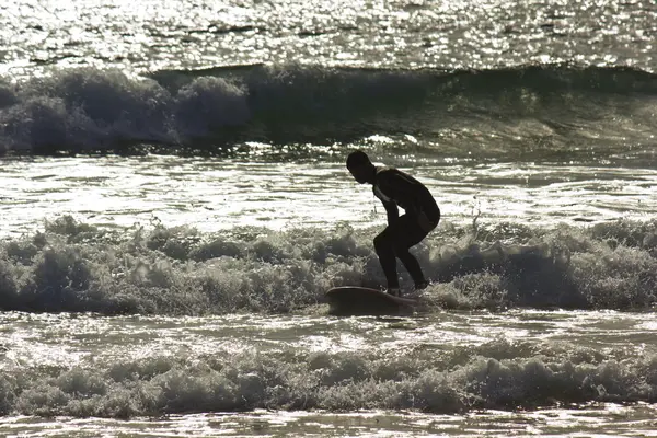 Surfista al atardecer en playa de San Diego —  Fotos de Stock