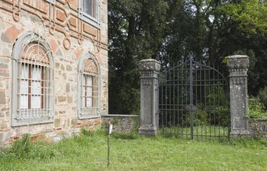 Sammezzano antik kale dış Bahçe kapalı kapı ile