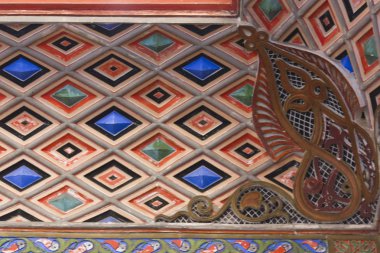 Güzel tavanı Sammezzano Kalesi'nin girişinde